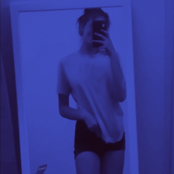 Meet your Posher, Laura - Picture 1 of 1